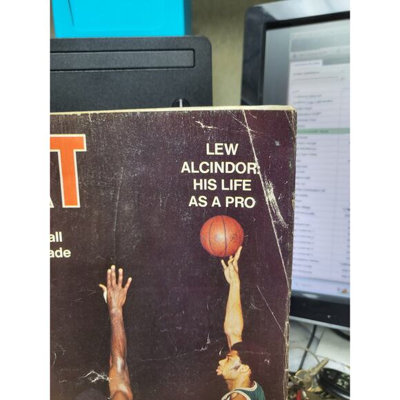 Sport Magazine (Feb 1970) Lew Alcindor/Kareem Abdul Jabbar Willis Reed Cover NBA - Picture 4 of 9
